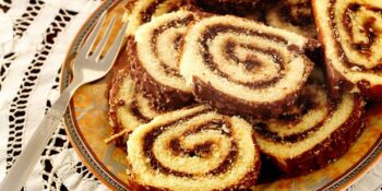 Rocambole com recheio de brigadeiro