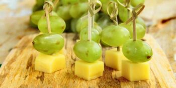 Aperitivo de queijo e uva