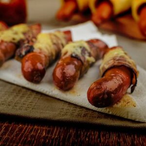 Receita de salsicha e bacon ao forno para um lanche da tarde
