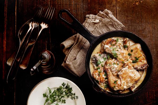 Frango com alecrim: receita fácil, simples e suculenta no forno