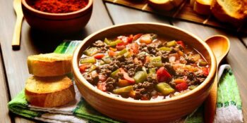 Proteína de soja texturizada granulada, com pimentão e cenoura