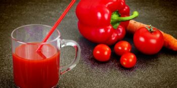 Suco de tomate, pimentão e cenoura