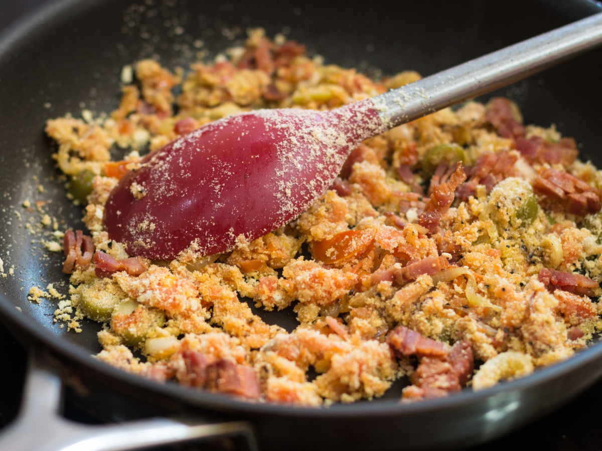 Farofa com banana e carne de porco