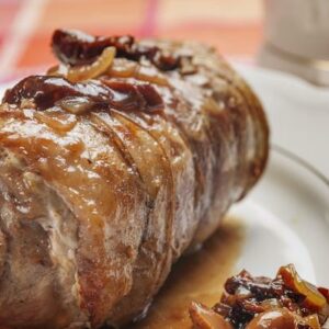 Essa receita de enroladinho de carne e bacon é perfeita para servir as visitas