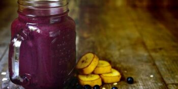 suco de banana e mirtilo