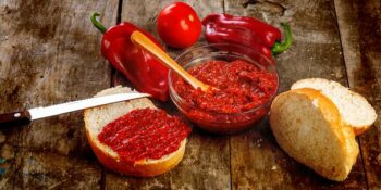 pasta de tomate e pimentão vermelho