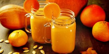 suco com mamão e abacaxi