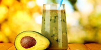 suco com abacate e couve