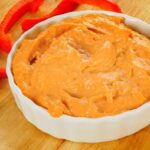 pasta de pimentão vermelho e alho simples e fácil