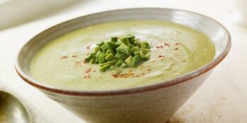 sopa fria de abacate e pimenta
