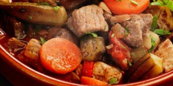 Carne de porco com quiabo