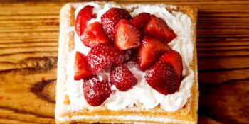 folhado com chantilly