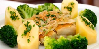 Bacalhau ao forno com brócolis