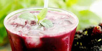 Suco de amora com hortelã