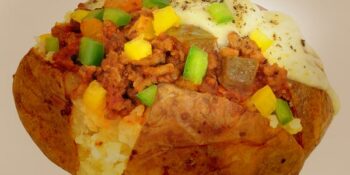 batata assada com carne moída e pimentão