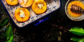 nectarina assada com gorgonzola