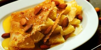 panqueca com laranja e amêndoas