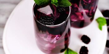 água fresca com amora e hortelã