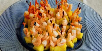 aperitivo de camarão e abacaxi