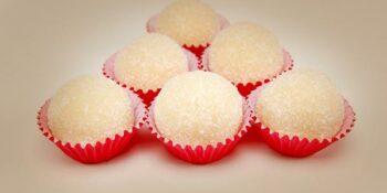 Brigadeiro branco com queijo parmesão