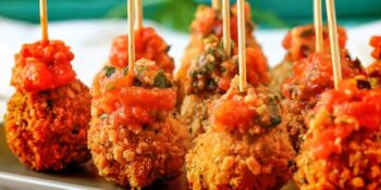 aperitivo de almôndegas empanadas