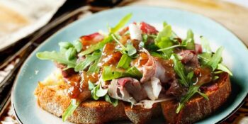 bruschetta com presunto defumado