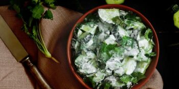 salada de pepino e creme de leite fresco