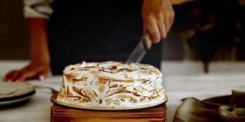 torta com doce de leite e marshmallow gratinado
