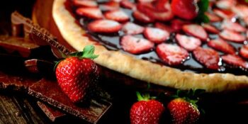 pizza com chocolate e morangos