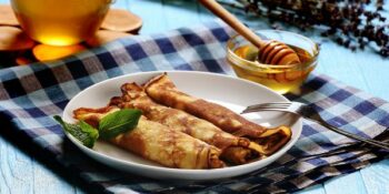 panqueca com banana e mel