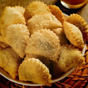 Mini pastel com carne: receita de pastelzinho igual festa de aniversário