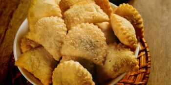 mini pastel com carne