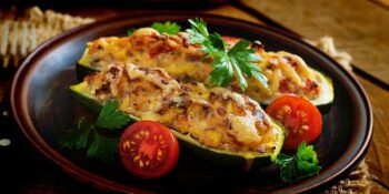 abobrinha gratinada com queijo e presunto defumado