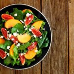Salada com nectarina tudo gostoso
