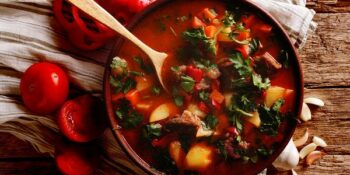 carne ensopada com pimentão e tomate