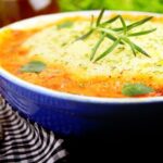 Receita de escondidinho de camarão para fugir completamente do tradicional