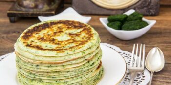 massa de panqueca com cebolinha
