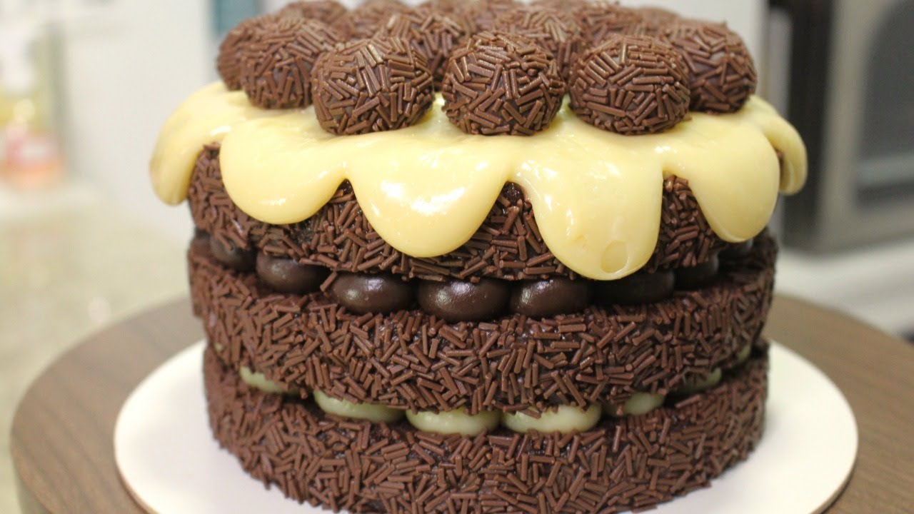 Olha essa torta de chocolate com brigadeiro branco da @mindadoces