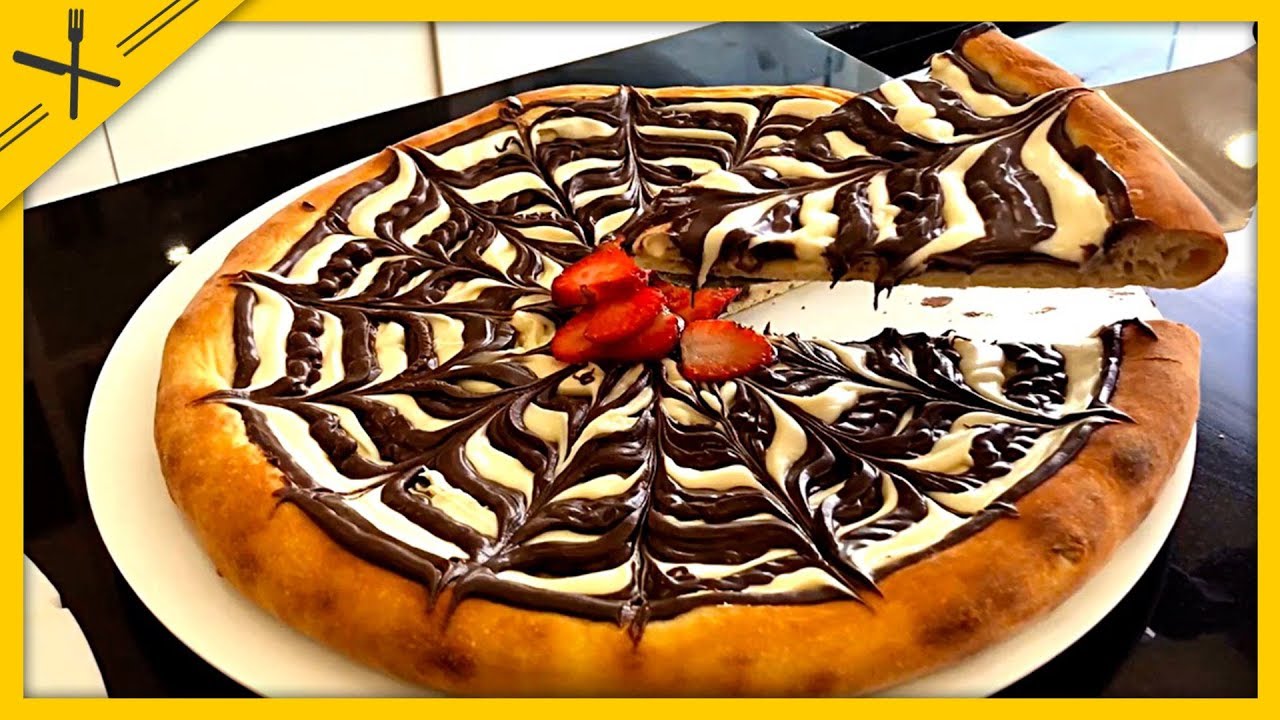 pizza com chocolate e morangos @alexgraning