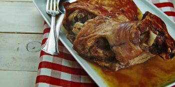 pernil de cordeiro com alho e alecrim