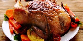 peru com batata, cenoura e pimentão
