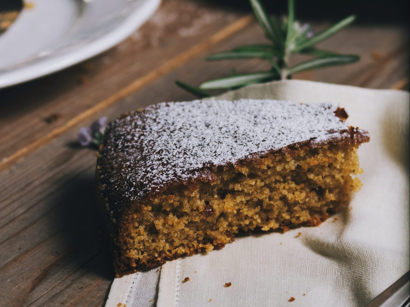 Bolo de farinha integral com frutas secas