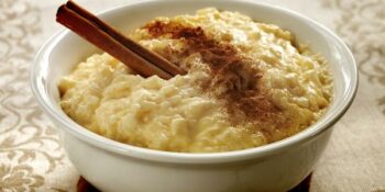 arroz doce com abacaxi e coco