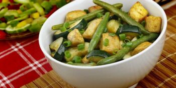 Frango refogado com legumes