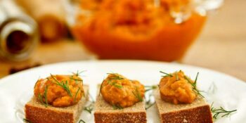 canapé com pasta de abóbora
