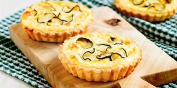 mini quiche com queijo provolone