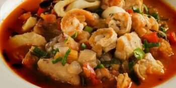 peixe ao molho de camarão
