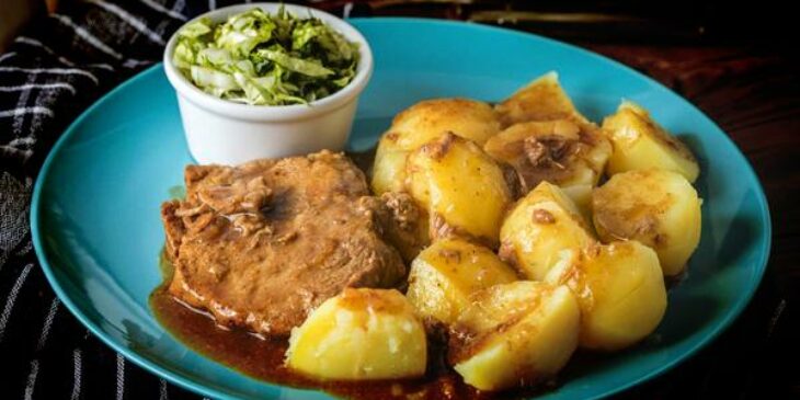 Receita de carne de panela com batatas para um almoço em família incrível