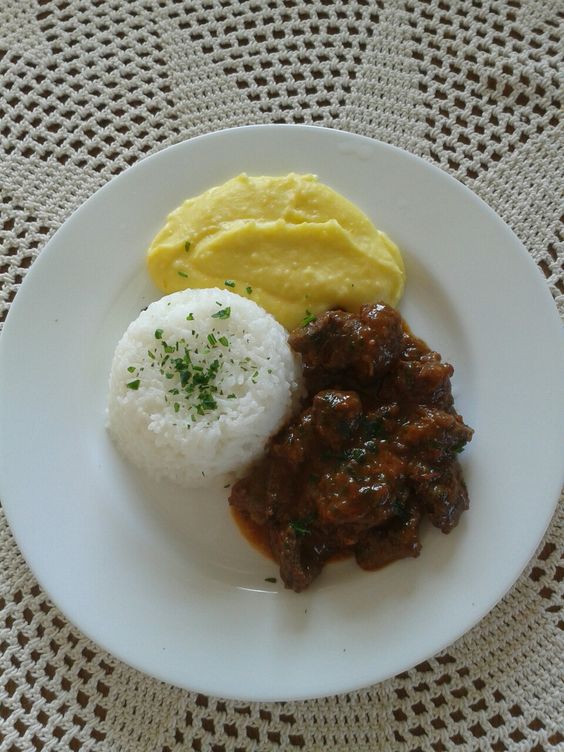 picadinho simples de carne e purê de batatas palmirinha