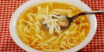 Canja de frango com macarrão
